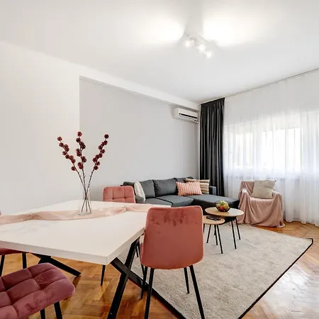 Апартаменти Piata Romana With Balcony Бухарест