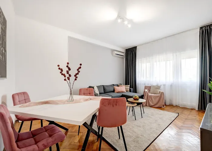 Апартаменти Piata Romana With Balcony Бухарест