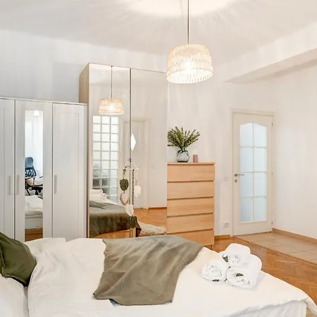 Piata Romana With Balcony Bucareste