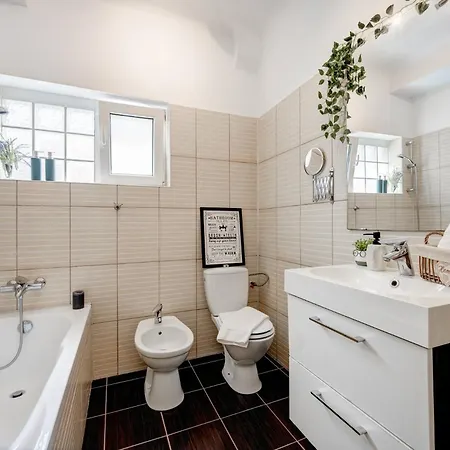 Piata Romana With Balcony Апартаменти Бухарест