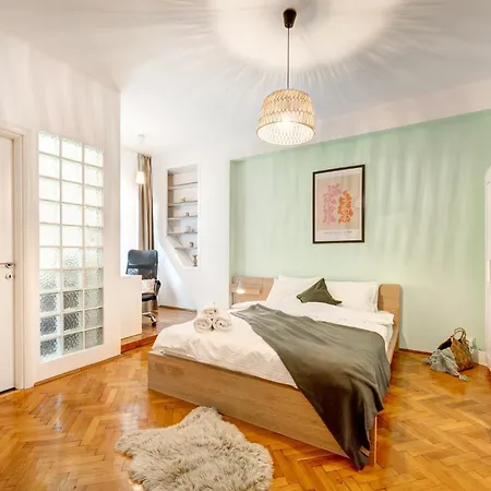 Piata Romana With Balcony