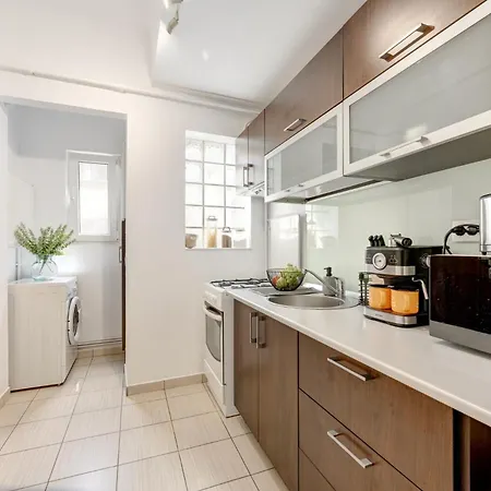 Piata Romana With Balcony Apartamento