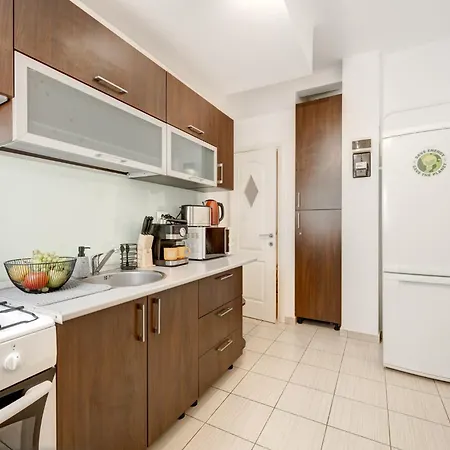 Piata Romana With Balcony Apartment