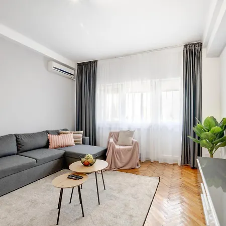 Piata Romana With Balcony Apartment Bucharest