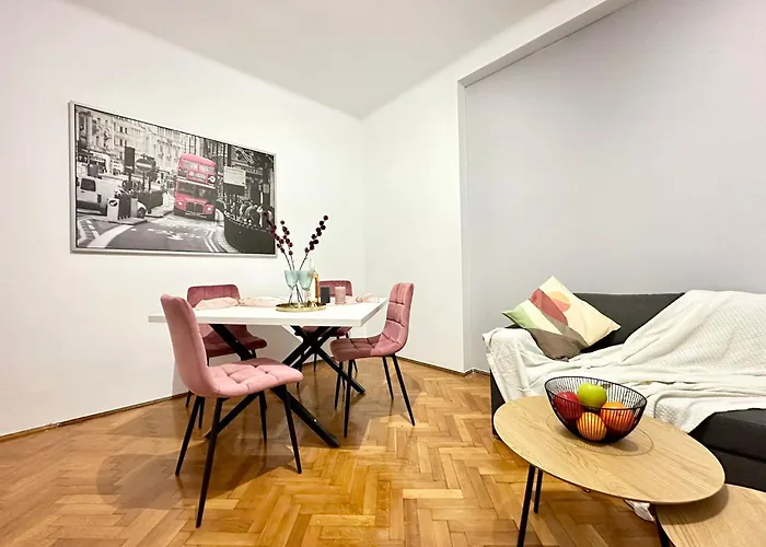 דירה Piata Romana With Balcony בוקרשט