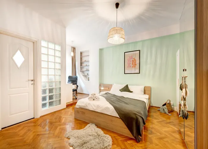 Piata Romana With Balcony