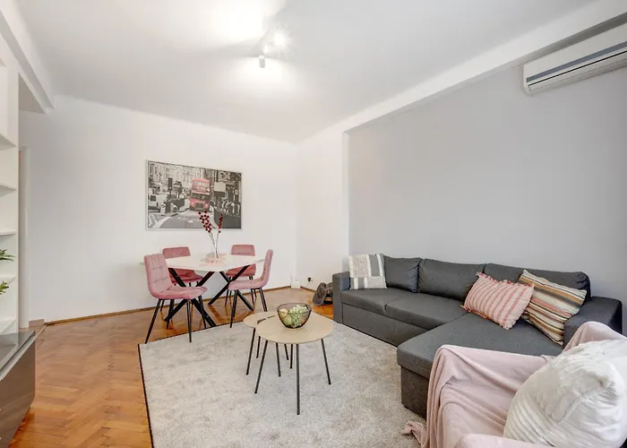 Piata Romana With Balcony