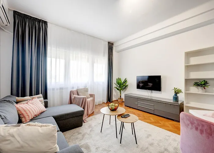 Piata Romana With Balcony דירה *