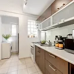 Piata Romana With Balcony Apartament