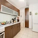 Piata Romana With Balcony Apartament