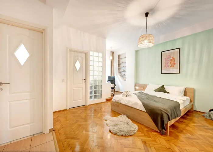 Piata Romana With Balcony *