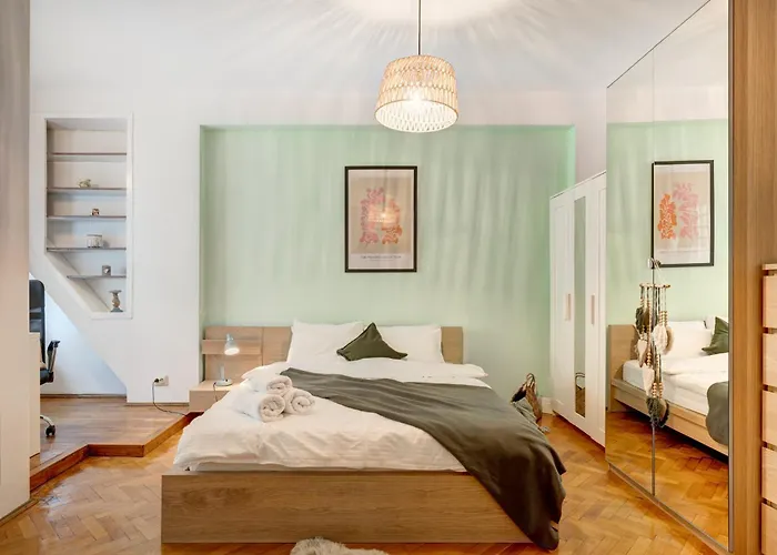 Piata Romana With Balcony Appartement *